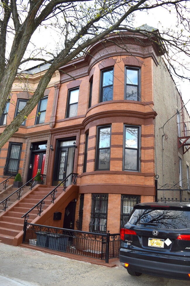 769 Dawson St Unit Garden Level