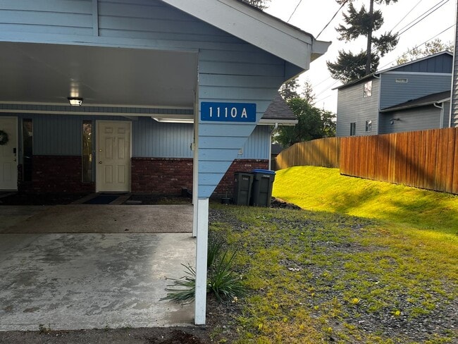 Building Photo - 1110 Shorewood Dr Unit A