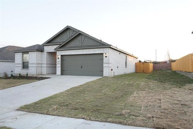 Photo - 1823 Dahlia Way