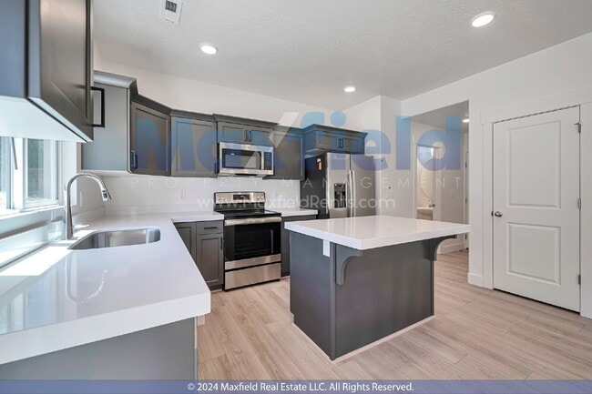 Photo - Beautiful Interior Townhouse - 3BD 3BA 2GA