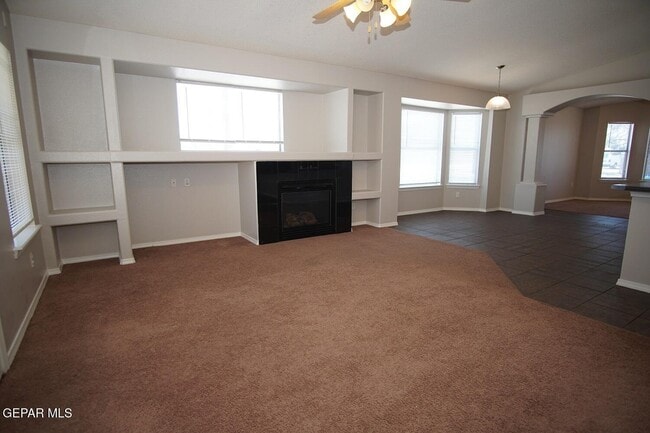 Photo - 10002 Cross St