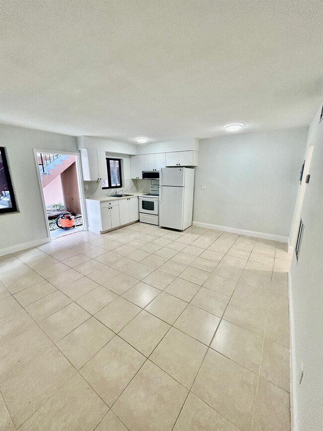 Photo - 2545 Taft St Unit 109