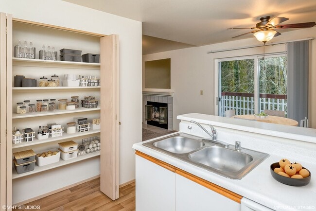 Photo - Landis Pointe