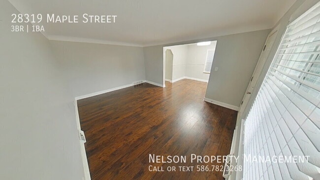 Photo - 28319 Maple St