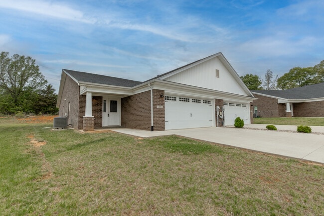 Photo - 305 Breckinridge Cir