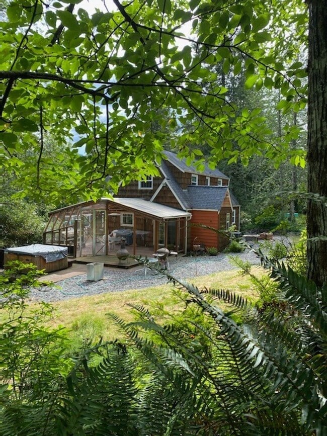 Photo - Charming and beautiful 2100 sq ft Home on ...