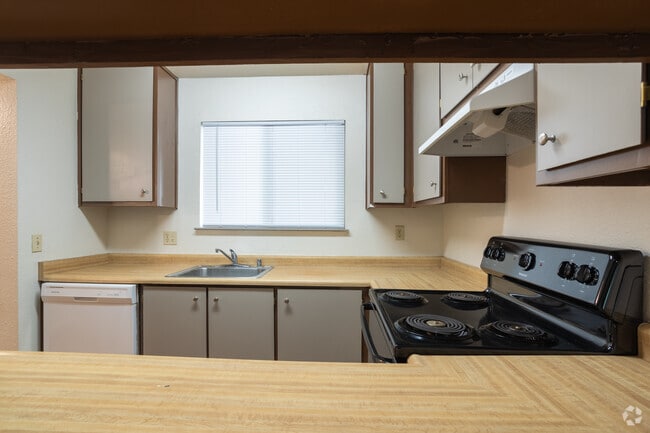 2BR, 1BA - 950SF