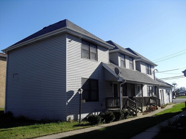 Building Photo - 11 W Ann St Rental