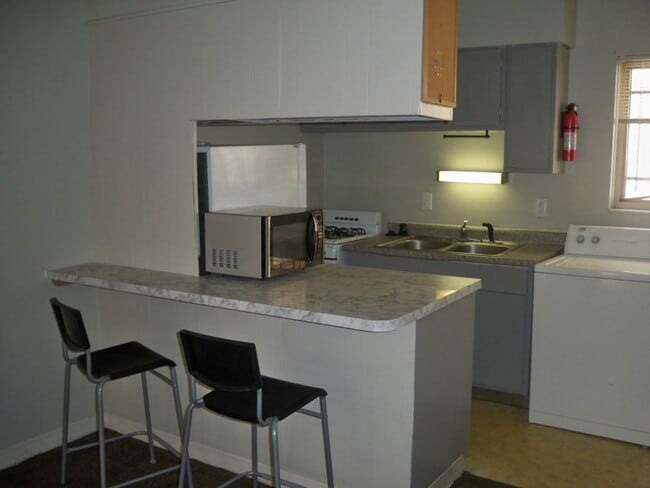 Photo - 134 W 9th Ave