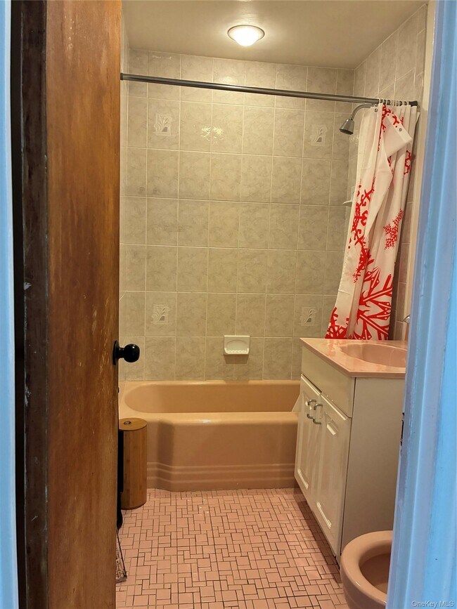 Photo - 105 Wakefield Ave Unit 3