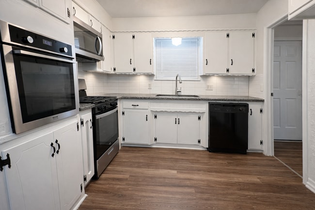 Photo - 5421 S Lee Ave