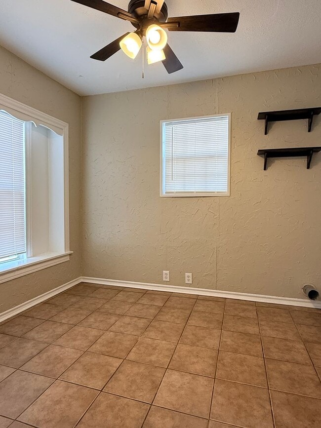 Photo - 1 Bedroom 1 Bath - Office Space - Large Yard