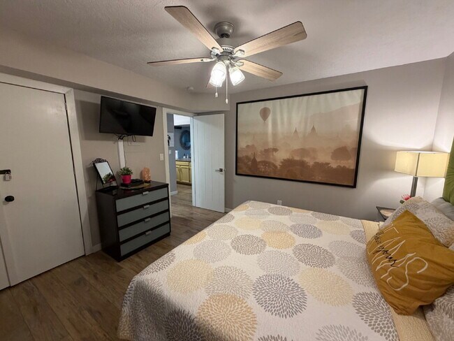 Fully Furnished 2BR condo NEAR Silver Dollar City