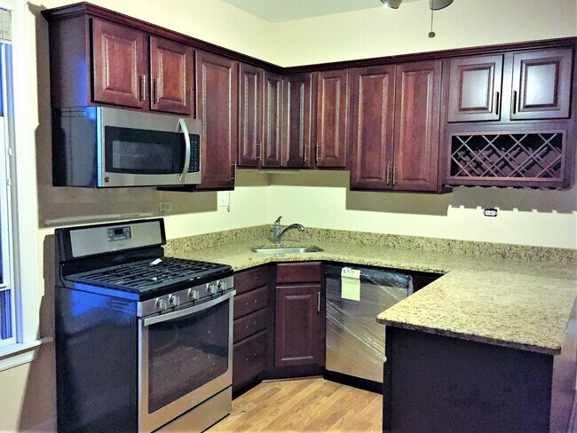 Photo - 3926 W Byron St Unit 2