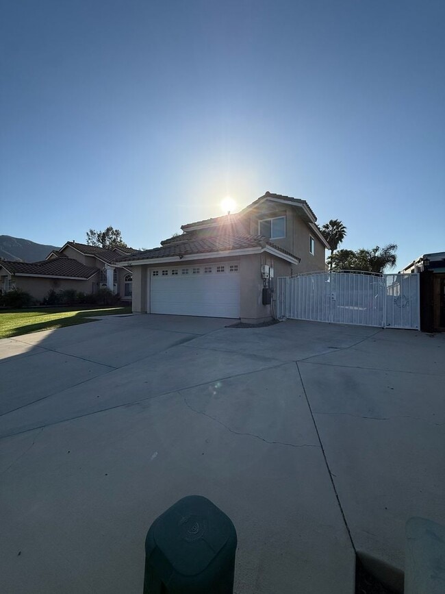 Photo - Beautiful 4 Bedroom Home in Lake Elsinore with Pool
