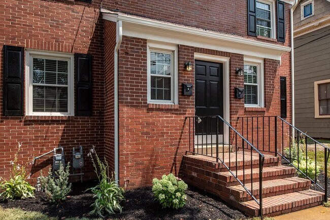 Photo - 819 Weedon St