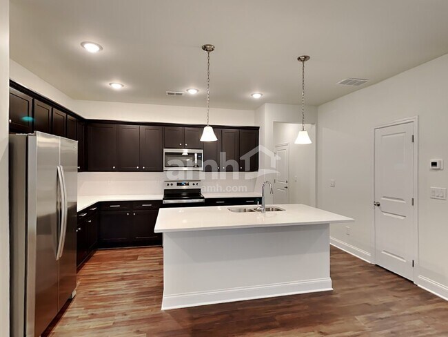 Photo - 290 Willow Ln