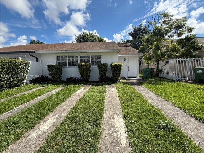 Building Photo - 307 SW 96th Ct