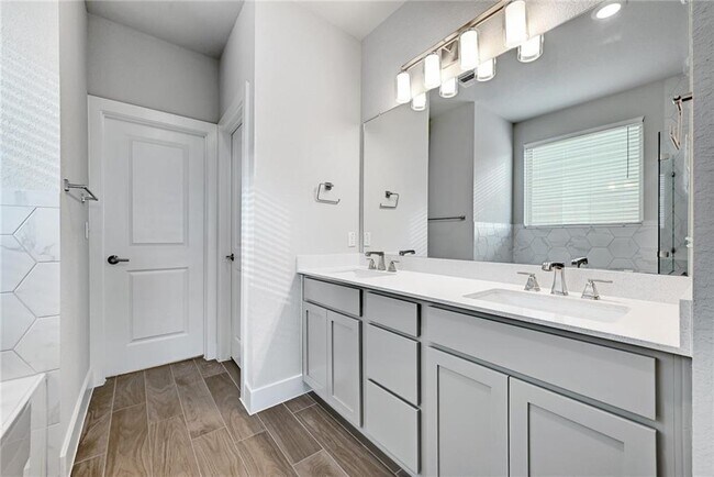 Photo - 8412 Cottage Rose Dr