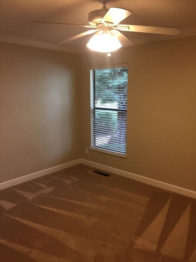 Photo - 3 B/R 2.5 BA-Beautiful Home in Nice Yuba City Neighborhood AVAILABLE NOW