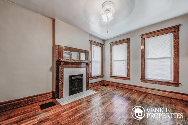 Photo - 2176 Summit St