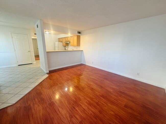 Photo - Super central 2 bedroom condo with tile & laminate flooring and in unit laundry! Home is very con...