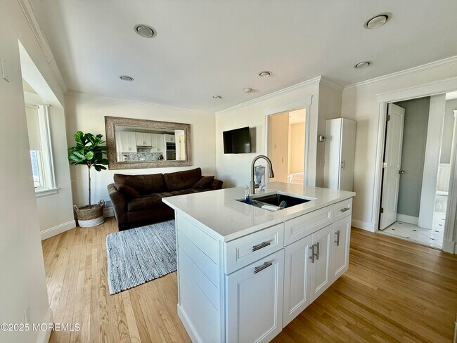 Photo - 111 4th Ave Unidad REAR