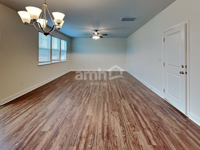 Photo - 168 Larragan Dr