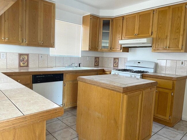 Photo - READY NOW! 3+2 with garage and large fenced backyard