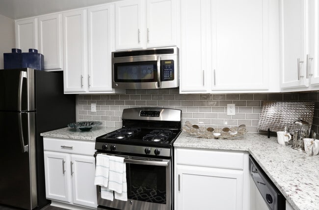 2HAB, 2BA - 1,300 ft²