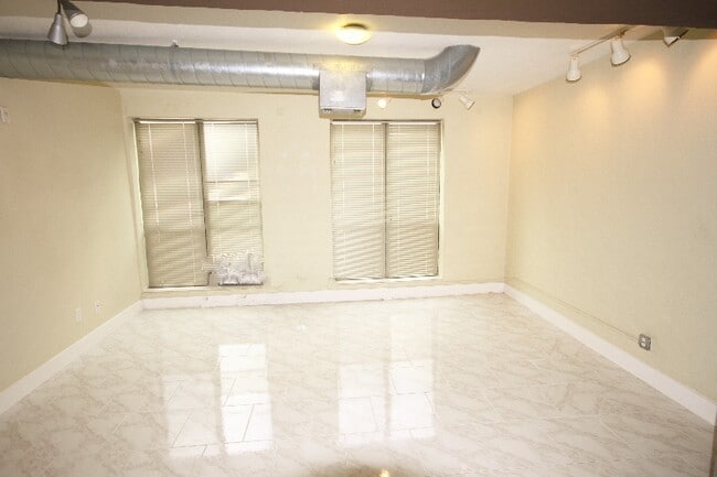 Photo - 710 S Medina St