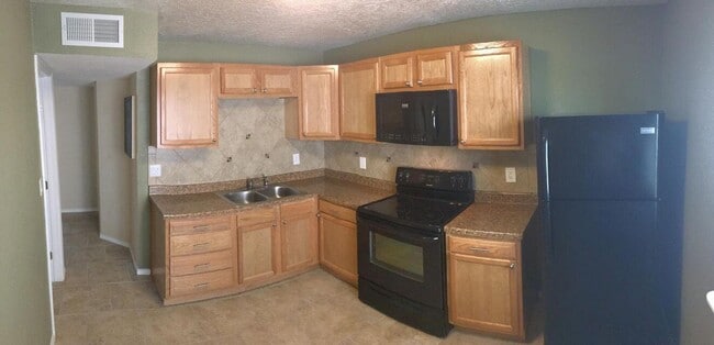 Photo - 1808 Buena Vista Dr SE