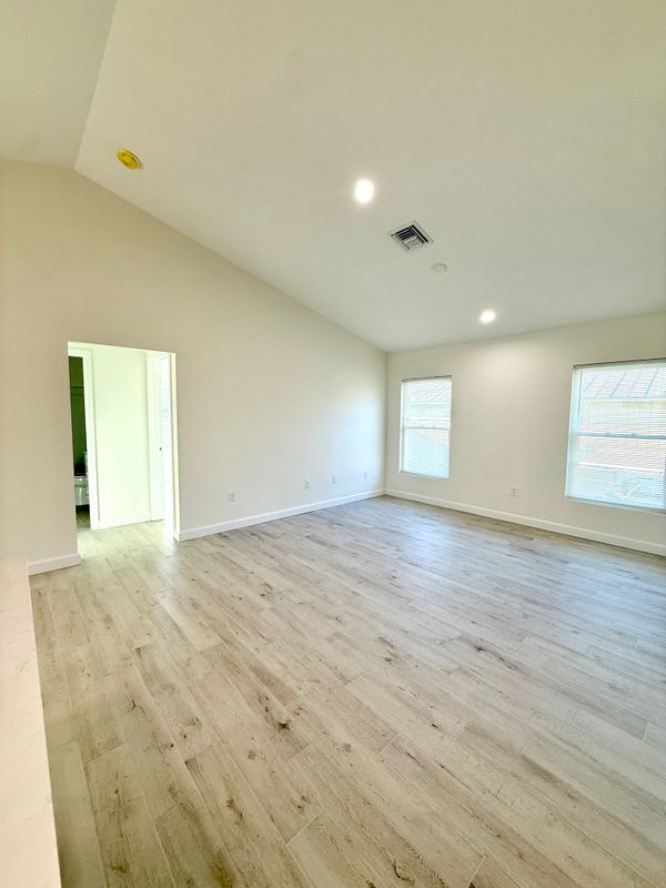 Photo - 1635 22nd Ave SW