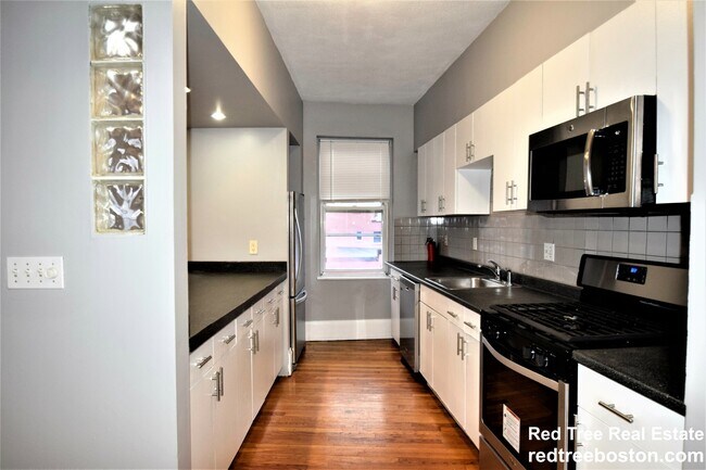 83 Glenville Ave Unidad 2