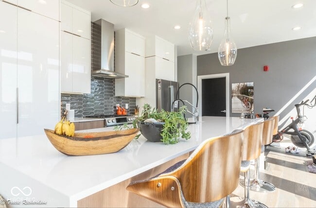 Photo - 319 E 16th St Unidad 405