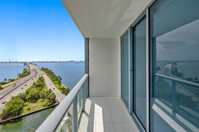 Photo - 601 NE 36th St Unidad 1511