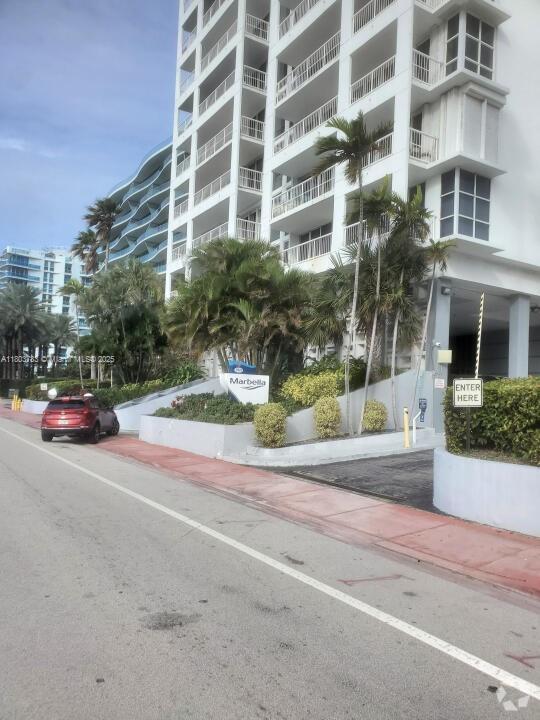 Building Photo - 9341 Collins Ave Unit 202 Rental