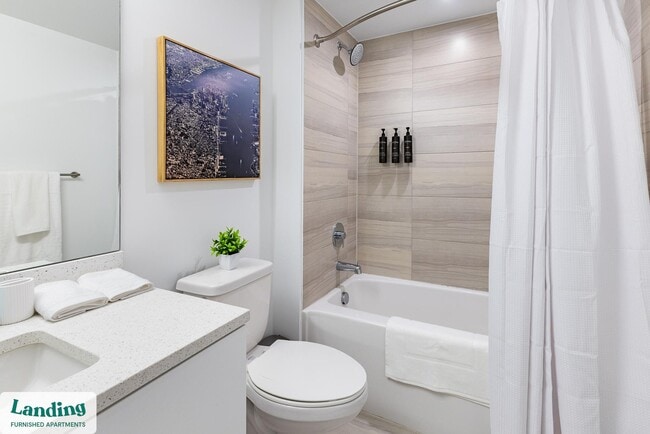 Photo - 200 NE 1st Ave Unidad 711