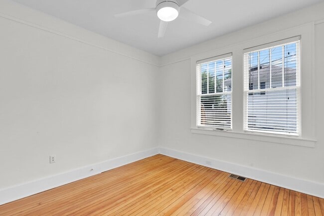 Photo - 201 E 48th St Unit B/Downstairs