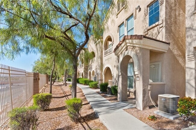 Building Photo - 10550 W Alexander Rd Unit 2057 Rental
