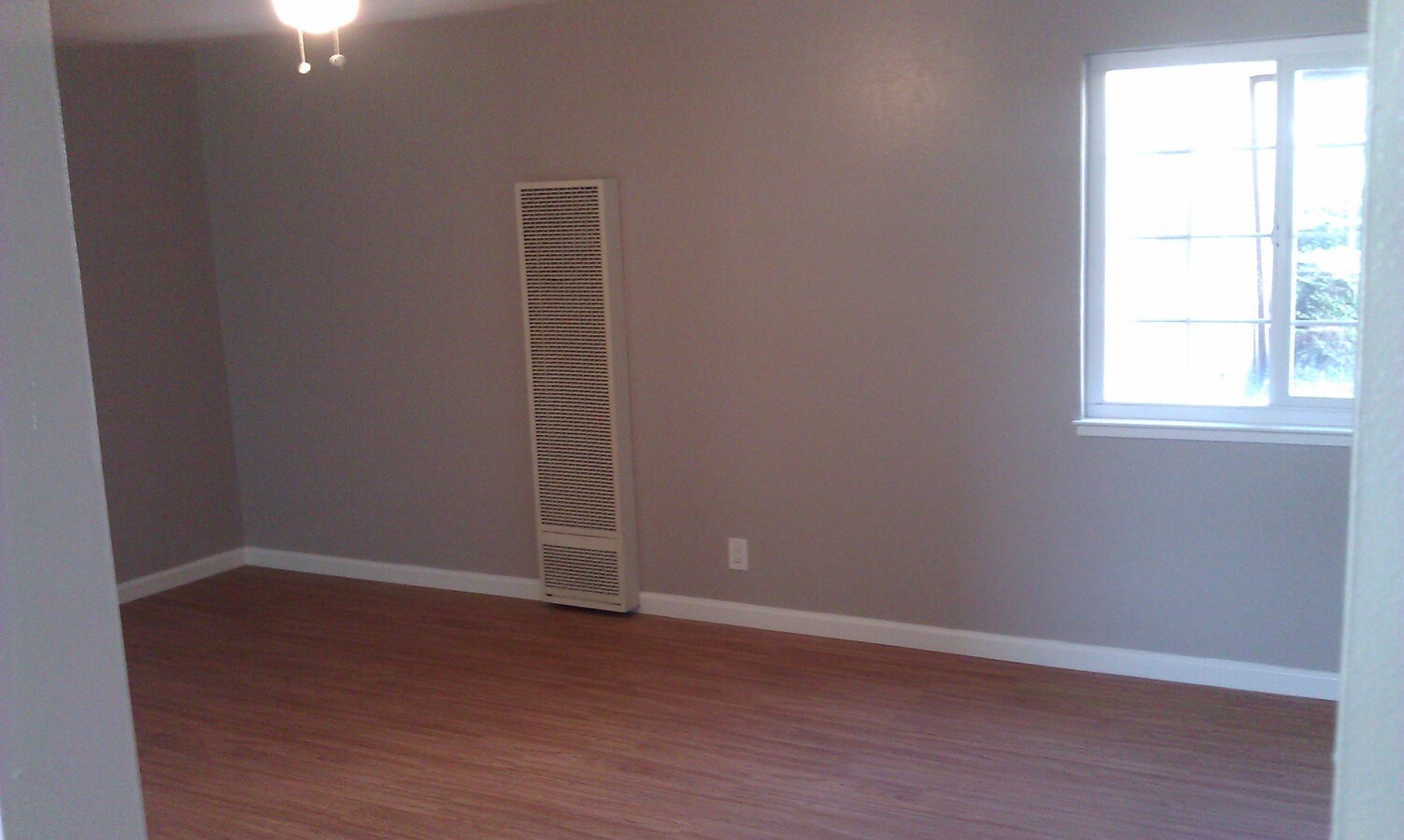 Espacio de estar grande - 2020 Main St Unidad 2