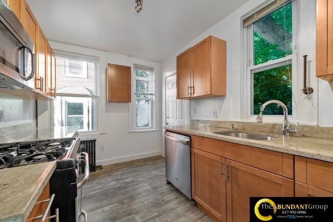 Photo - 5 Murdock Ter