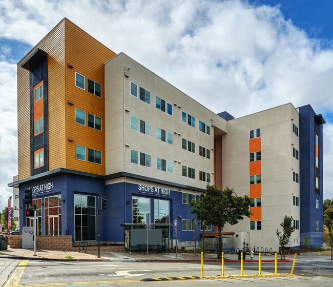 Building Photo - MacArthur Studio Rental
