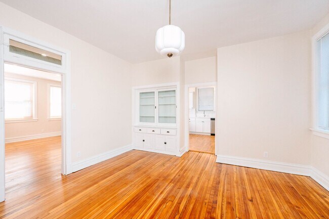 Building Photo - 911 Galveston Ave Unit GA - 2F