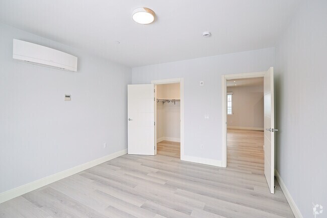 1BR, 1BA - 846SF - Bedroom