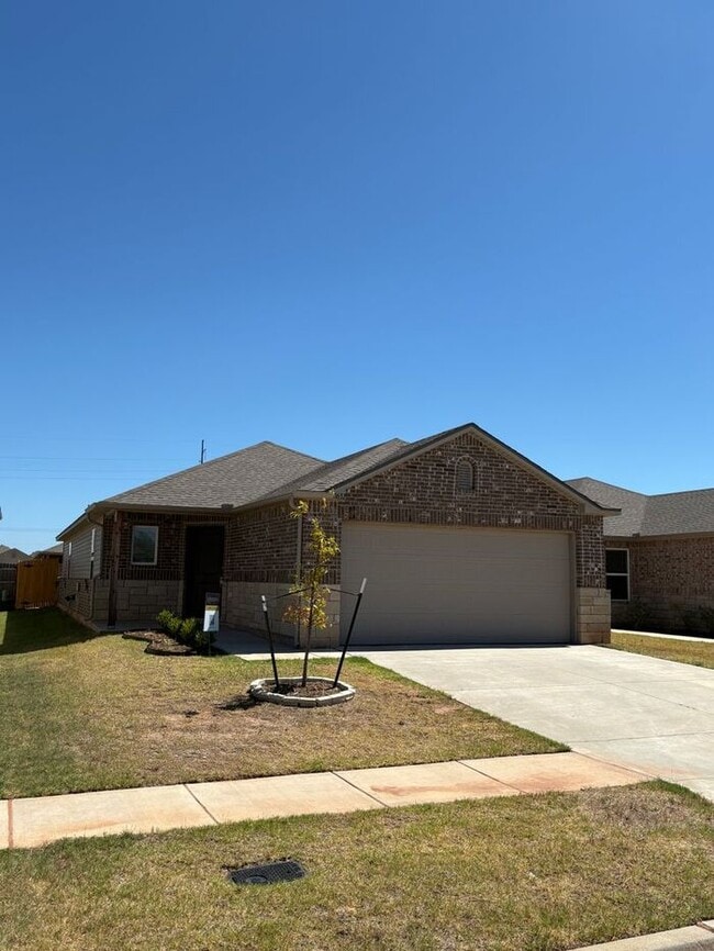 HELLO, FALL! Enjoy 6 Weeks Rent-Free — Sign by 9/30 | 4-Bed, 2-Bath Home in Robertson’s Landing