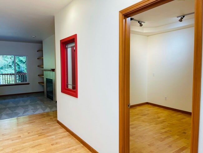 Photo - Prime Poulsbo... 3 bedroom with office ava...
