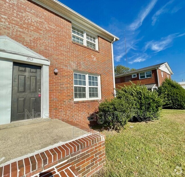 Building Photo - 1912 King George Dr Rental