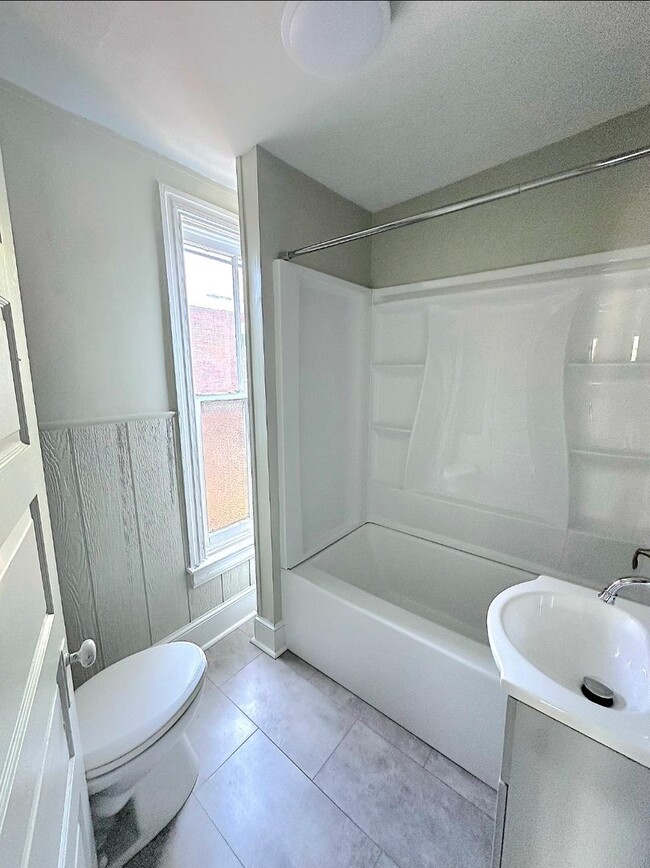 Photo - Large 2 bedroom House for Rent