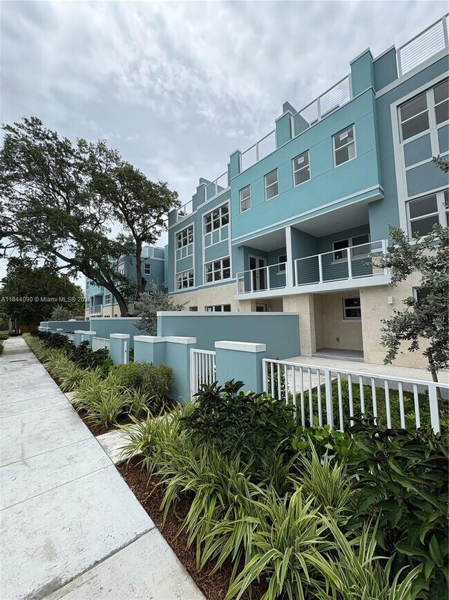 Photo - 824 SE 12th Ct